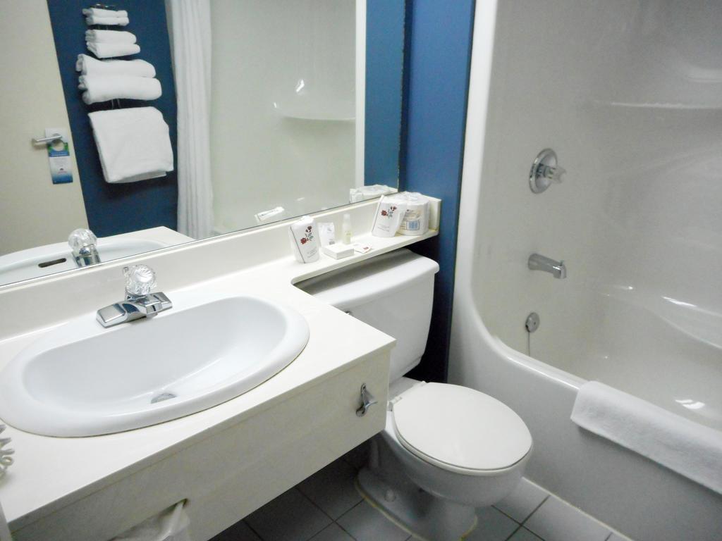 Repotel Aeroport Quebec Экстерьер фото